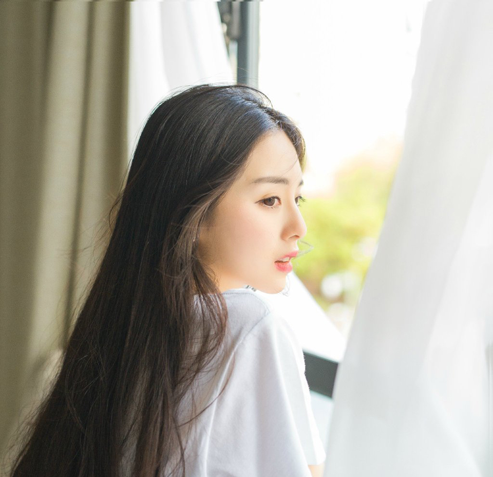 “哦？”马谡闻言诧异的看向诸葛亮：“不是庞统？”